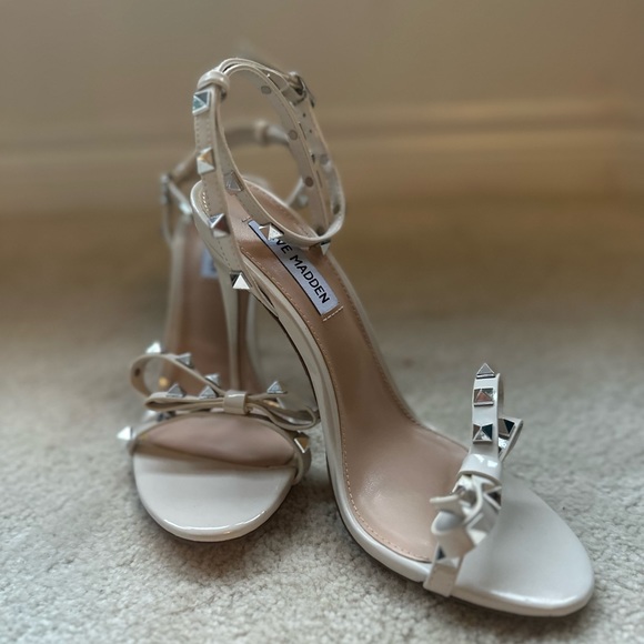Nude Sandals - Picture 1 of 5